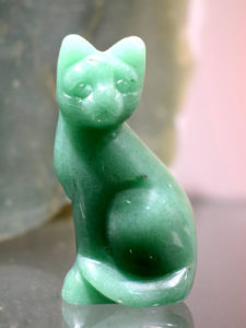 Rzeźba kota z awenturynu