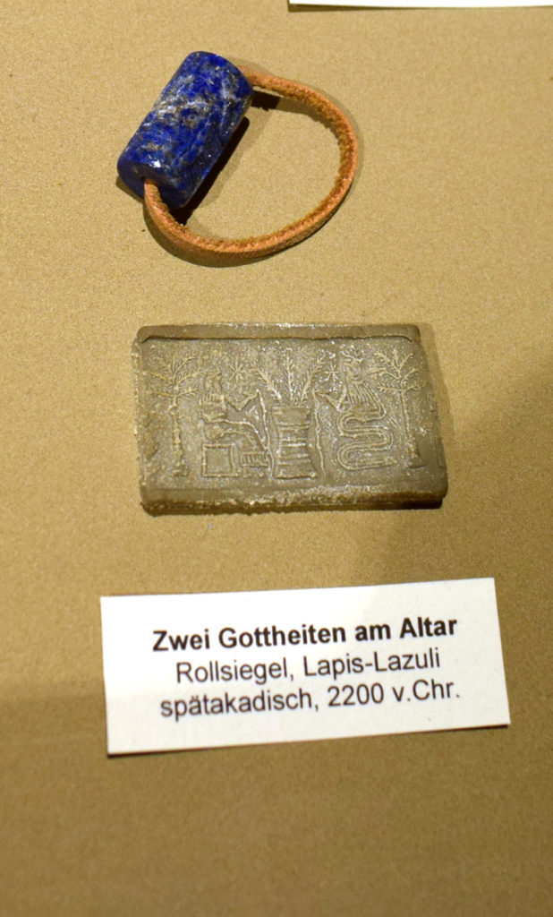 pieczęć cylindryczna z lapisu lazuli