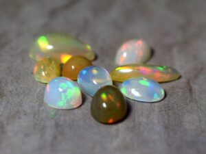 rodzaje szlifów kamieni szlachetnych, opal