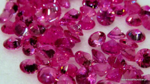 różowe kamienie szlachetne - szafir różowy ze Sri lanki